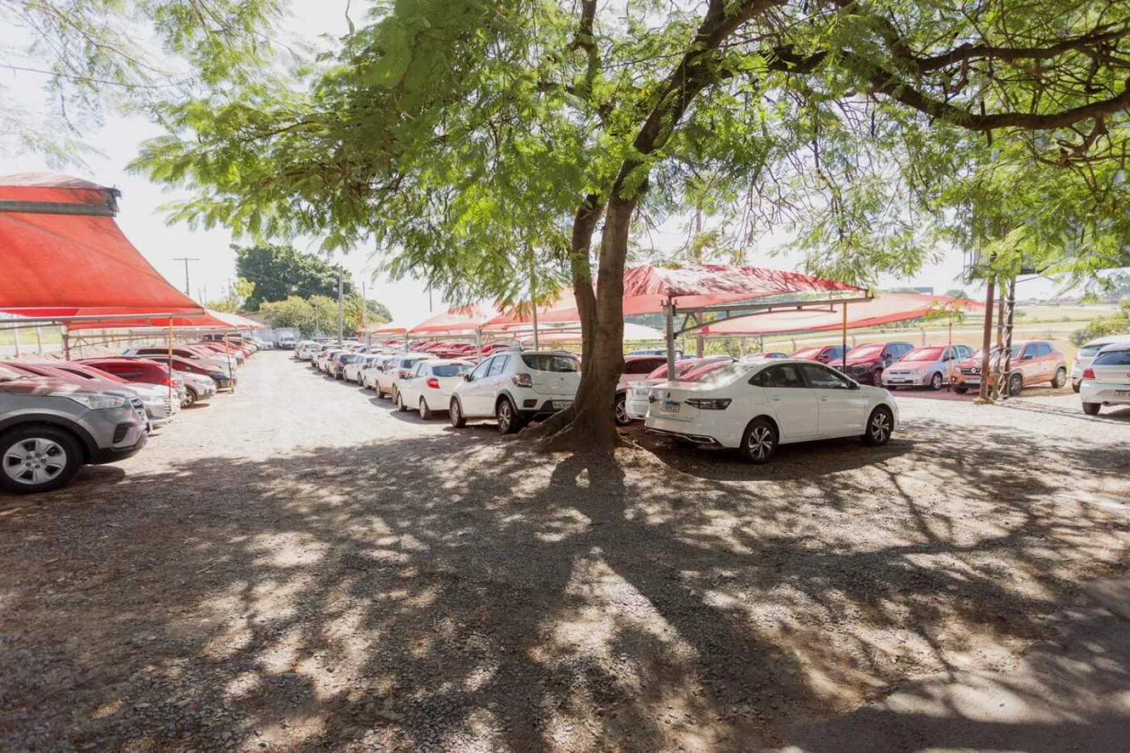Vale a pena deixar o carro no estacionamento do aeroporto?