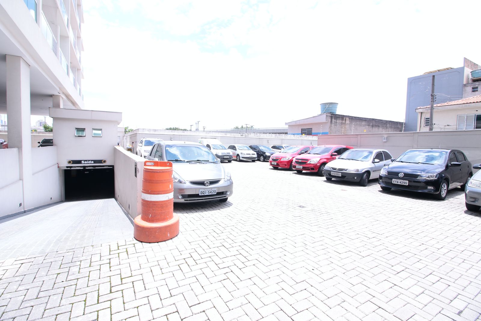 Vagas demarcadas no pátio do estacionamento Bandeira Park Tietê/Santana