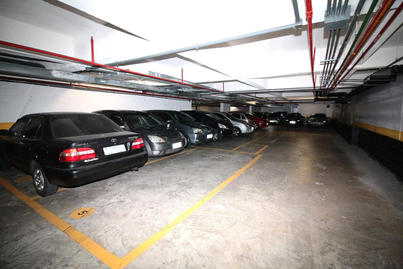 Vagas no subsolo da unidade Bandeira Park Santana, perto da Rodoviária do Tietê